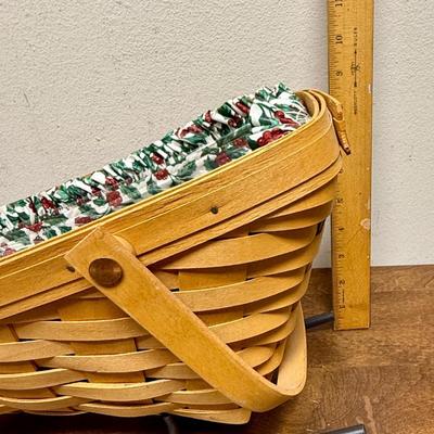 VIntage Longaberger Sleigh Basket with Berry Pattern Cloth Lining inside plastic liner