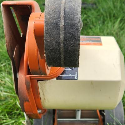 Sale Photo Thumbnail #190: Vintage Craftsman Edger Trimmer Plug-in

Will receive item as is. Working