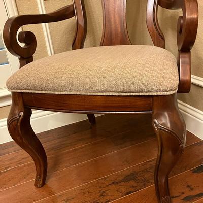 Elegant dining table and 8 chairs