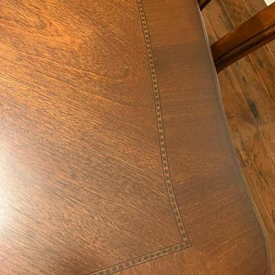 Elegant dining table and 8 chairs