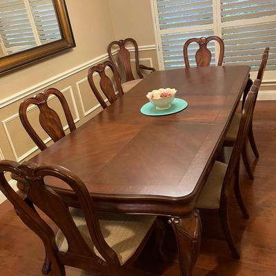 Elegant dining table and 8 chairs
