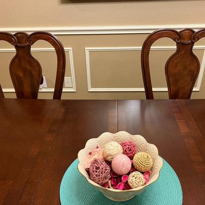 Elegant dining table and 8 chairs