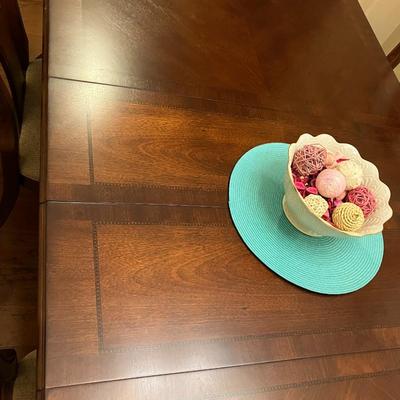 Elegant dining table and 8 chairs