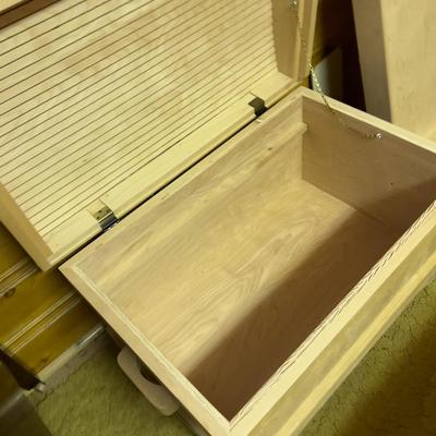 Blanket Chest Unfinished Wood. 