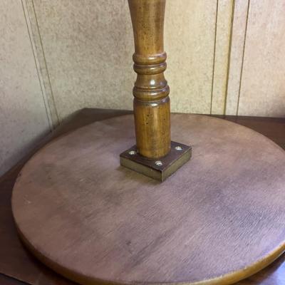 2 Matching Lamp Tables or Plant Stands 