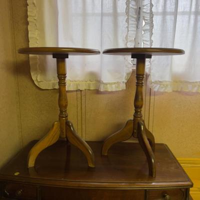 2 Matching Lamp Tables or Plant Stands 