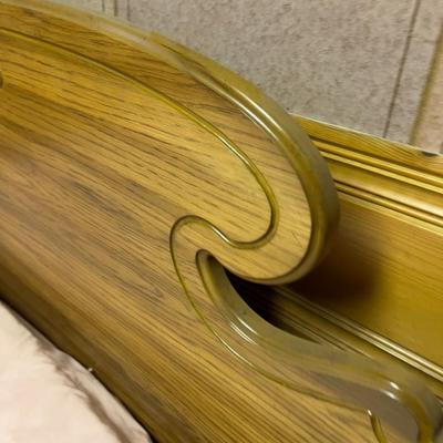 HEAD BOARD  Full or Queen  with Fame; You can have the cotton Mattress optional