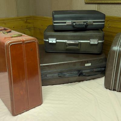 3 Suit Cases 