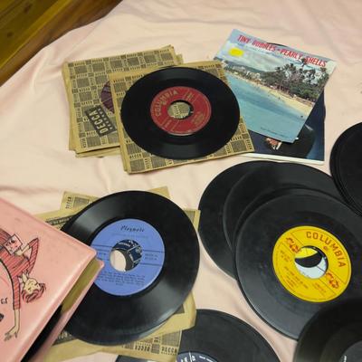 Super Lot of 45 Records  Children's and POP from the 50' & 60" 