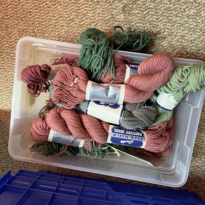 Yarn 2 Tubs