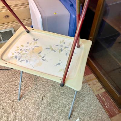 2 TV Trays, Vintage. 