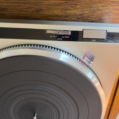 TECHNICS SLQ2 Model Turn Table