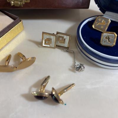 SUPER LOT of Men's Jewelry: Tie Clips & Cuff Links 
