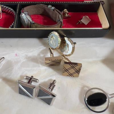 SUPER LOT of Men's Jewelry: Tie Clips & Cuff Links 