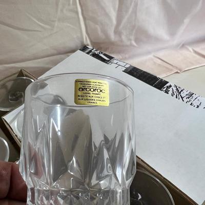 8 Wine Glasses in the Box 