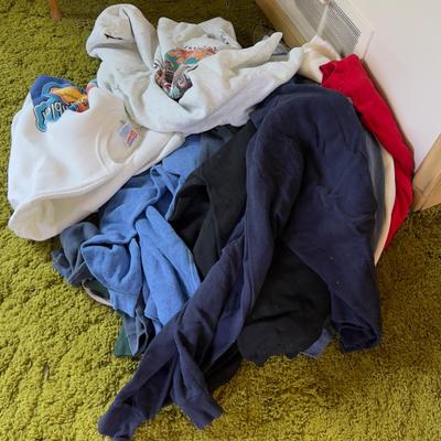 Giant Pile of Sweat Shirts XXL (15) 