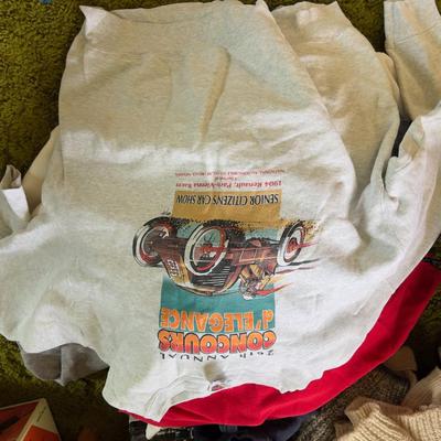 Giant Pile of Sweat Shirts XXL (15) 