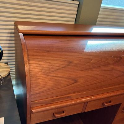 Petite roll top desk