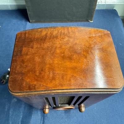 Emerson 110 Mini Tomb Radio