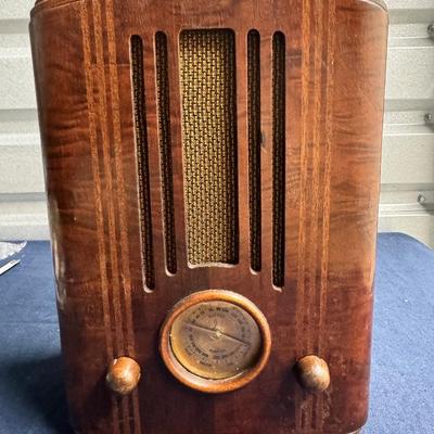 Emerson 110 Mini Tomb Radio