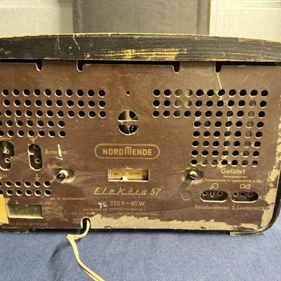 Elektra 57 Tube Radio