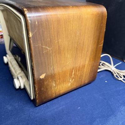 Elektra 57 Tube Radio