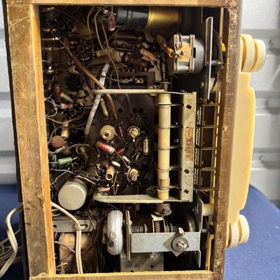 Elektra 57 Tube Radio