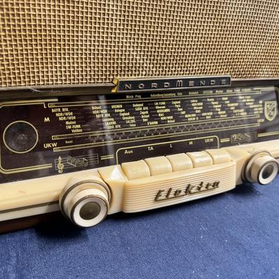 Elektra 57 Tube Radio