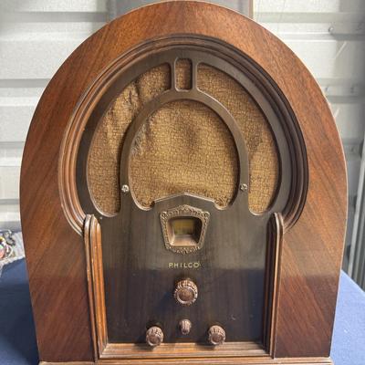 Philco Model 71 Tombstone Radio