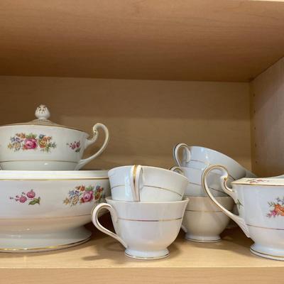 Noritake Colton floral China set for 10