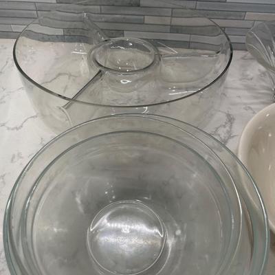 Glass bowl and porcelain bowl