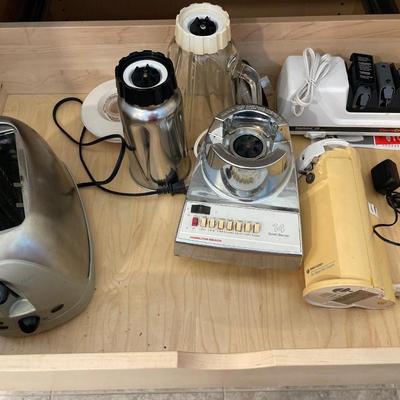Blender, toaster and knife sharpener