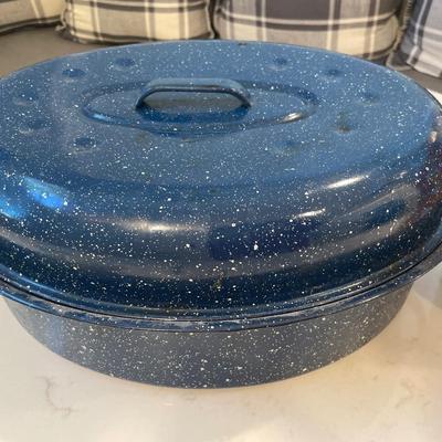 King air pot and enamel ware roasting pan
