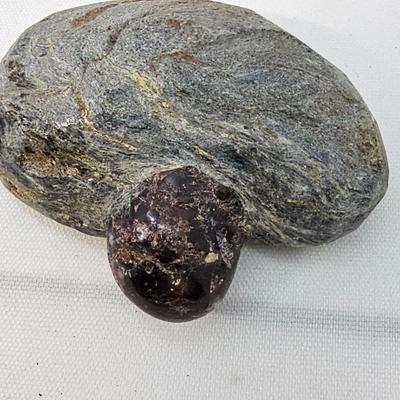 Garnet in Matrix (B1-JS)