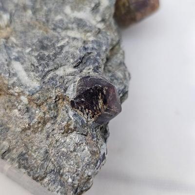 Garnet in Matrix (B1-JS)