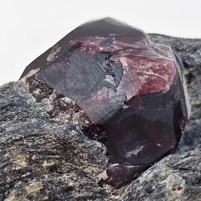 Garnet in Matrix (B1-JS)
