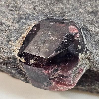 Garnet in Matrix (B1-JS)