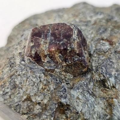 Garnet in Matrix (B1-JS)