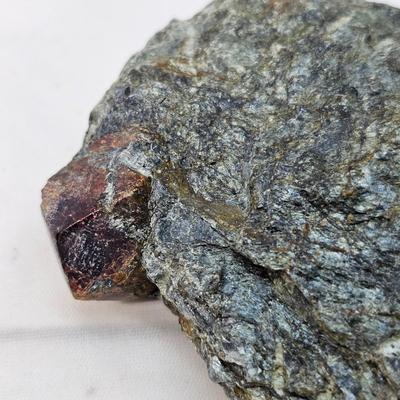 Garnet in Matrix (B1-JS)