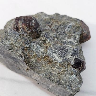 Garnet in Matrix (B1-JS)