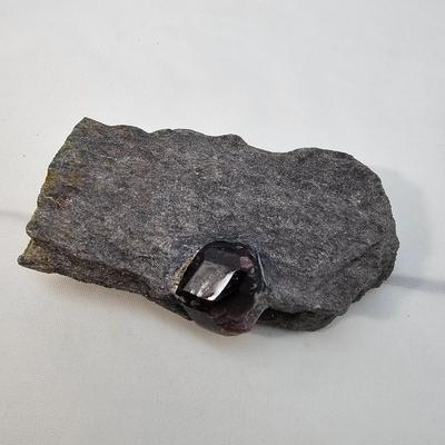 Garnet in Matrix (B1-JS)