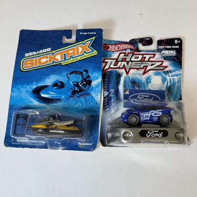 LOT 101: Racing Champions Ford F150 & Micro Tuners in Package w/ Toy Aircraft