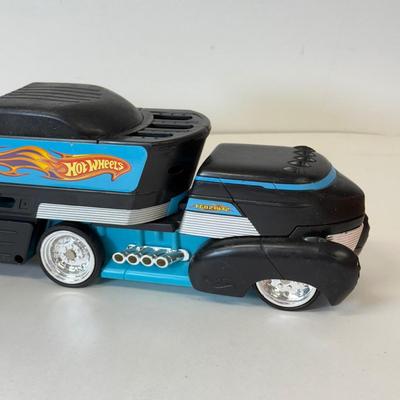 LOT 106: Mattel Hot Wheels Car Carrying Trucks