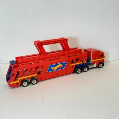 LOT 106: Mattel Hot Wheels Car Carrying Trucks
