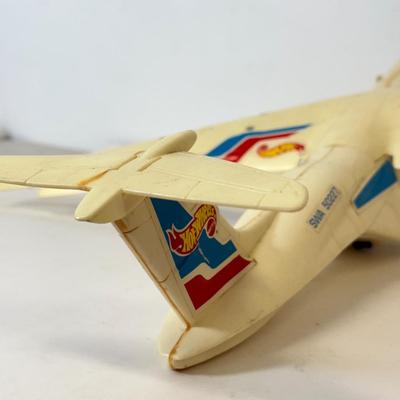 LOT 109: Hot Wheels: Highway 35 World Race Carrying Case, Airplane w/ Storage & Racecar Case w/ Cars