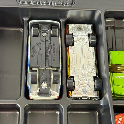 LOT 109: Hot Wheels: Highway 35 World Race Carrying Case, Airplane w/ Storage & Racecar Case w/ Cars