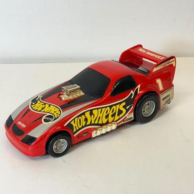 LOT 109: Hot Wheels: Highway 35 World Race Carrying Case, Airplane w/ Storage & Racecar Case w/ Cars