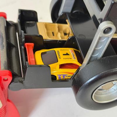LOT 109: Hot Wheels: Highway 35 World Race Carrying Case, Airplane w/ Storage & Racecar Case w/ Cars