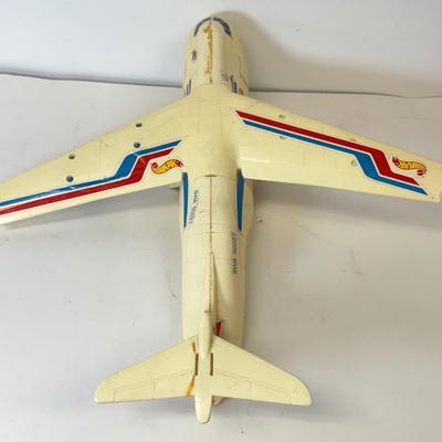 LOT 109: Hot Wheels: Highway 35 World Race Carrying Case, Airplane w/ Storage & Racecar Case w/ Cars