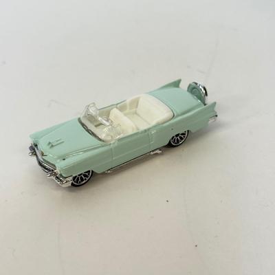 LOT 112: Matchbox Firetruck 72 Car Carrying Toy Case w/ Plenty of Cars